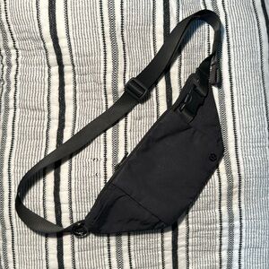 Lululemon Crossbody Belt Bag black